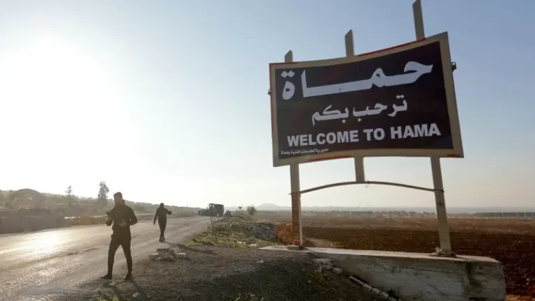 Armed opposition forces battle Syria troops near key city of Hama: Monitor