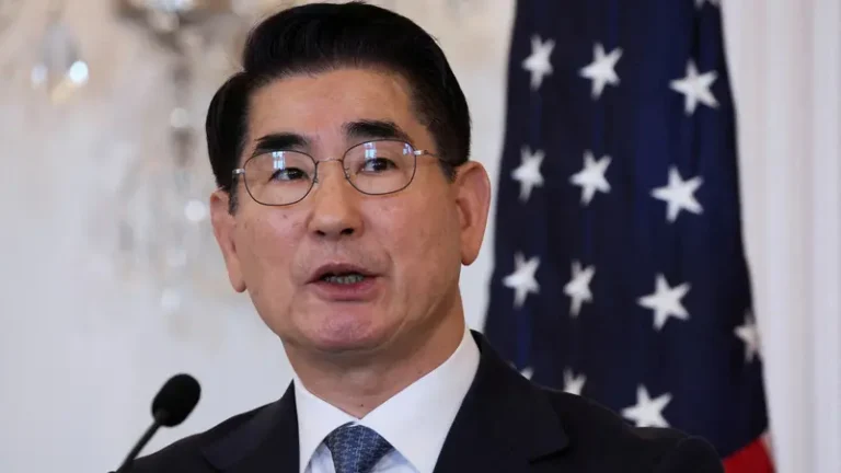 South Korean ex-defense minister tried to kill himself: Prisons official