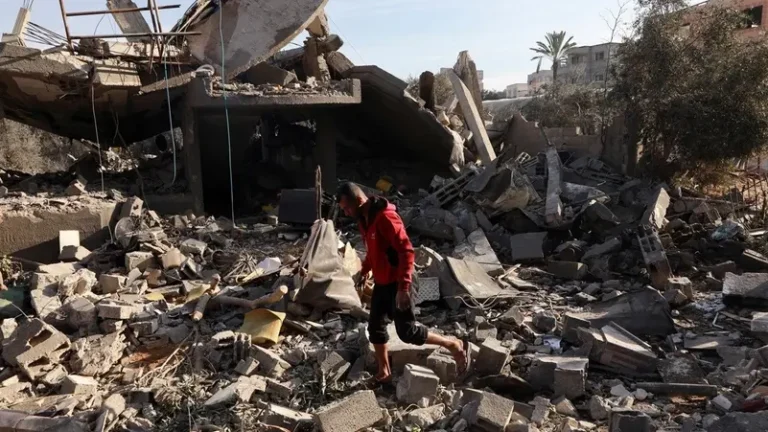 Israeli bombings on Gaza kill at least 35 Palestinians, including children