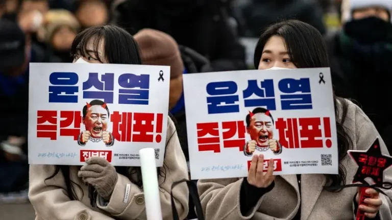 South Korea protesters rally for, against Yoon arrest as deadline looms