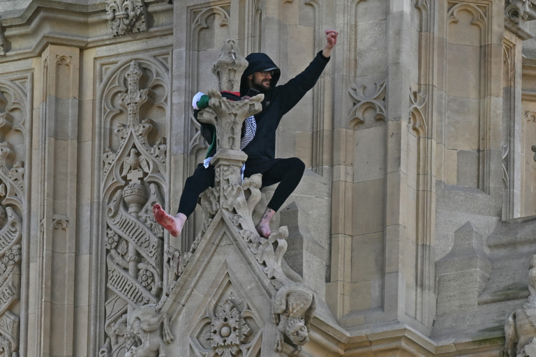 Man arrested after climbing Big Ben at Palace of Westminster holding a Palestinian flag