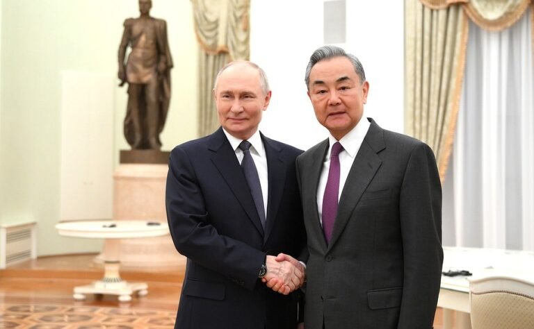 Putin urges Russia, China to further strengthen strategic cooperation