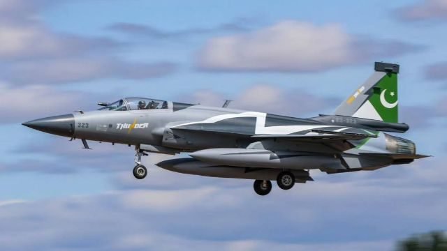 PAF JF-17 Thunder Block-III makes a powerful arrival at Royal International Air Tattoo 2025 in the UK