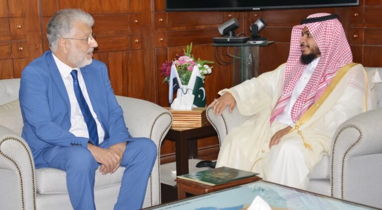 IIUI President Dr. Ahmed Saad Alahmed Calls on HEC Chairman Dr. Mukhtar Ahmed